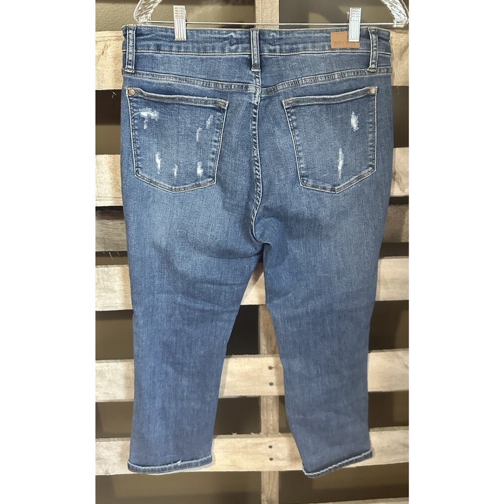 Judy Blue 13/31 Capri Fit Denim Jeans Distressed Medium Wash Mid Rise - Picture 3 of 4